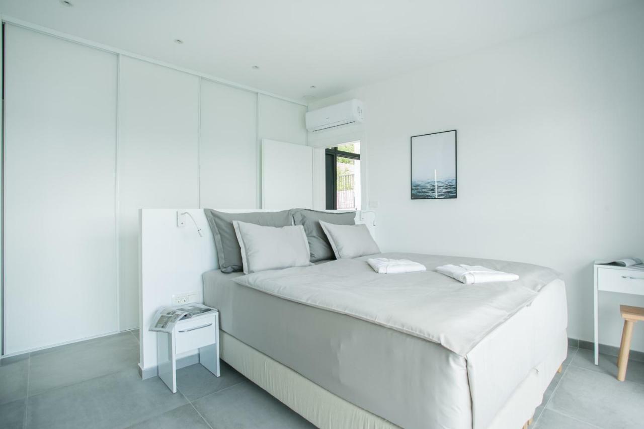 Holiday Home Olive Exclusive - 8 People, Heated Pool, Okrug Gornji, Sea View โตรกีร์ ภายนอก รูปภาพ