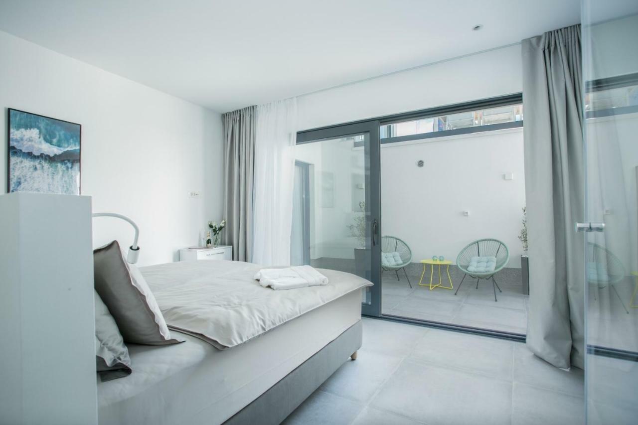 Holiday Home Olive Exclusive - 8 People, Heated Pool, Okrug Gornji, Sea View โตรกีร์ ภายนอก รูปภาพ