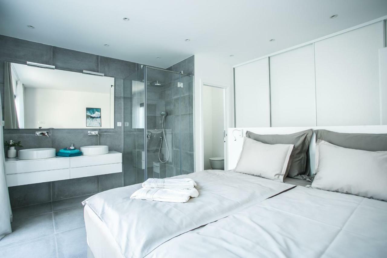 Holiday Home Olive Exclusive - 8 People, Heated Pool, Okrug Gornji, Sea View โตรกีร์ ภายนอก รูปภาพ