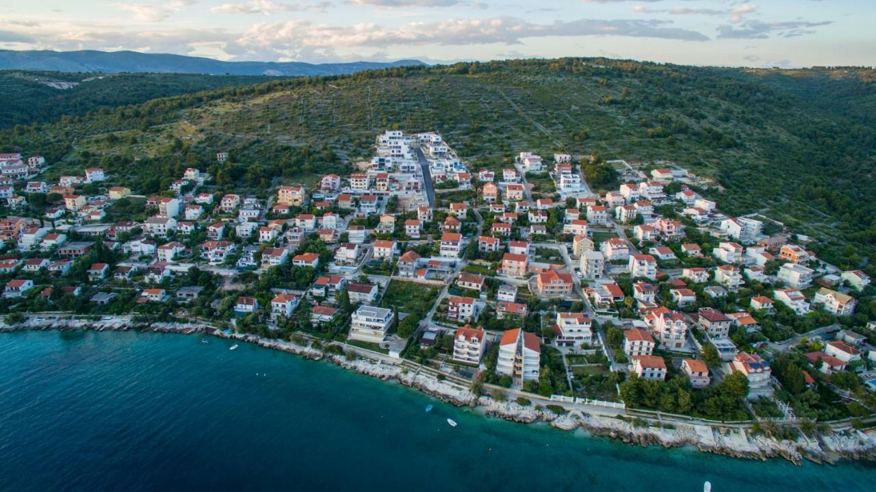 Holiday Home Olive Exclusive - 8 People, Heated Pool, Okrug Gornji, Sea View โตรกีร์ ภายนอก รูปภาพ