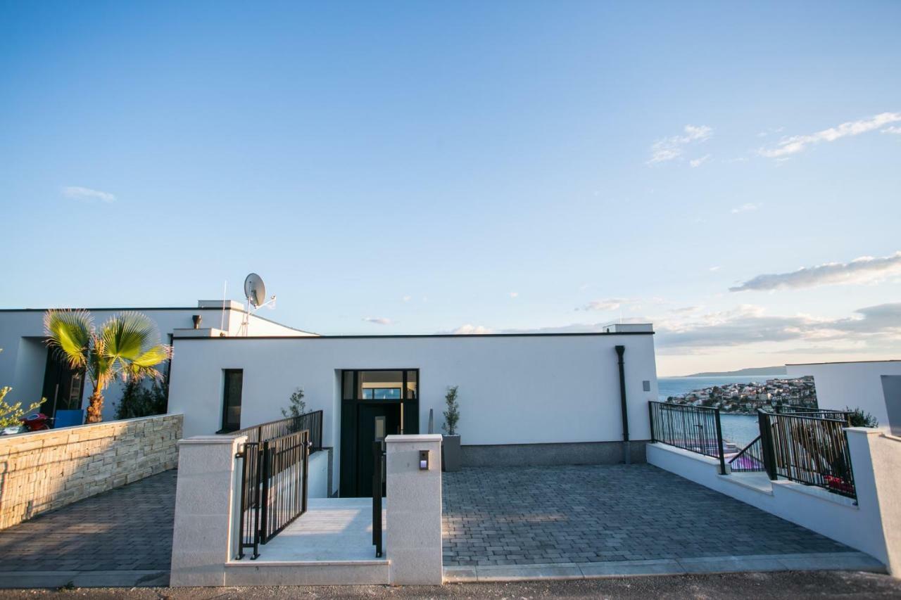 Holiday Home Olive Exclusive - 8 People, Heated Pool, Okrug Gornji, Sea View โตรกีร์ ภายนอก รูปภาพ