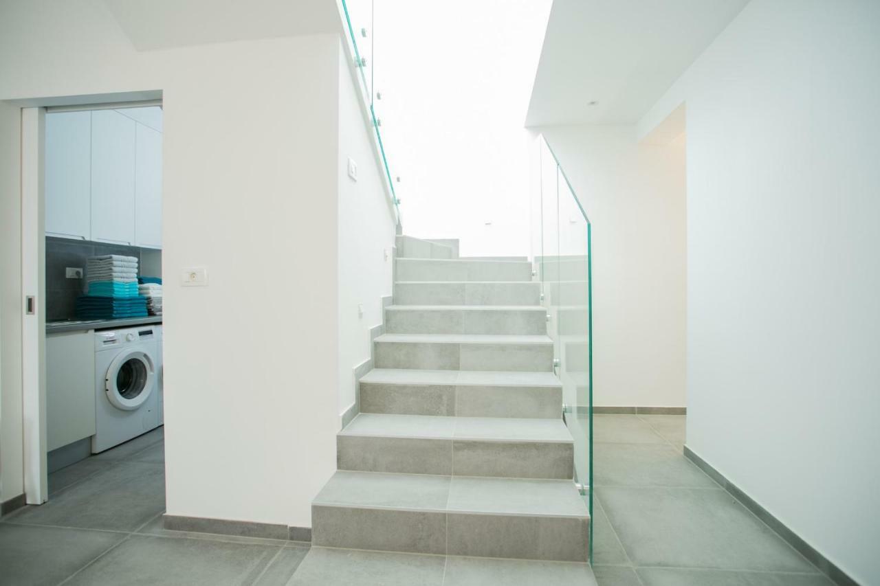 Holiday Home Olive Exclusive - 8 People, Heated Pool, Okrug Gornji, Sea View โตรกีร์ ภายนอก รูปภาพ