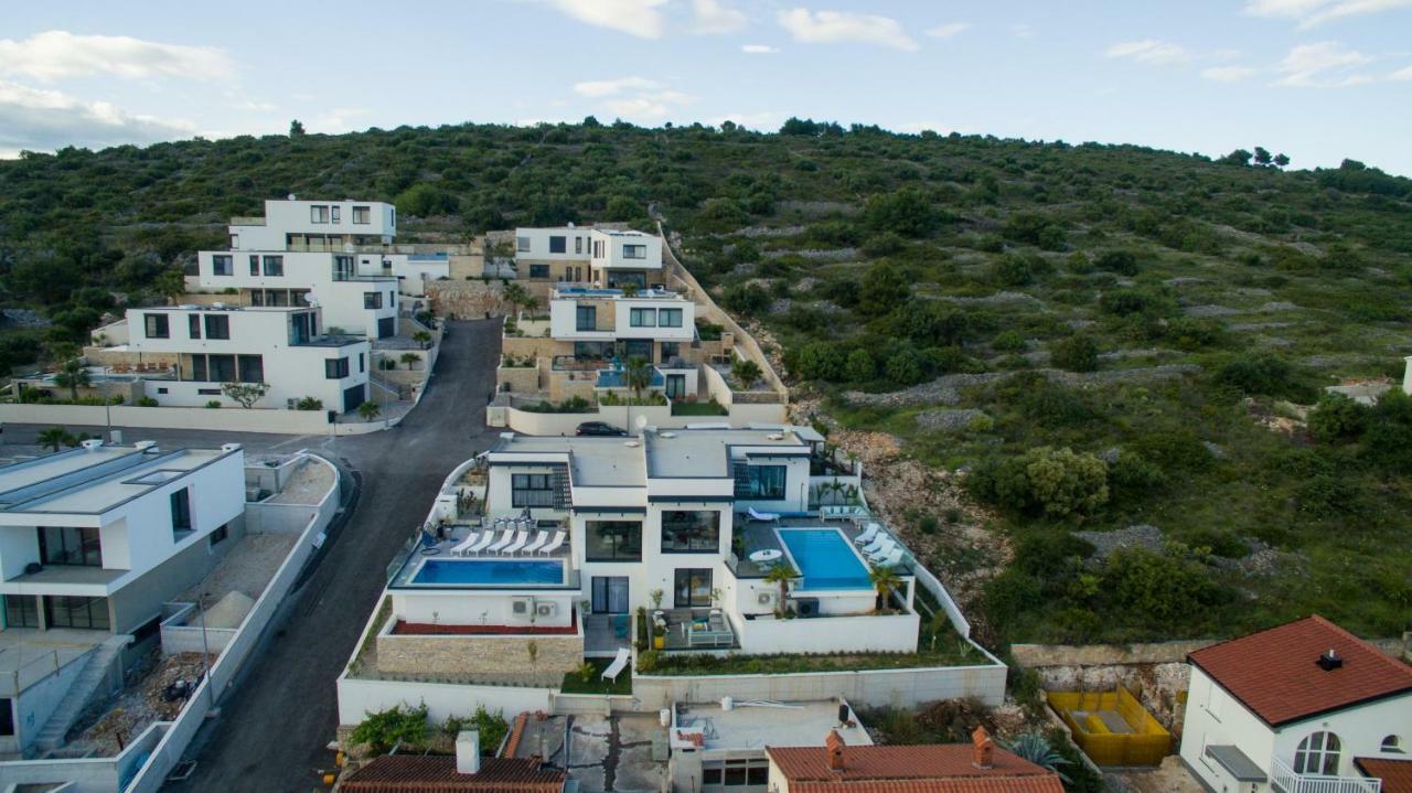 Holiday Home Olive Exclusive - 8 People, Heated Pool, Okrug Gornji, Sea View โตรกีร์ ภายนอก รูปภาพ